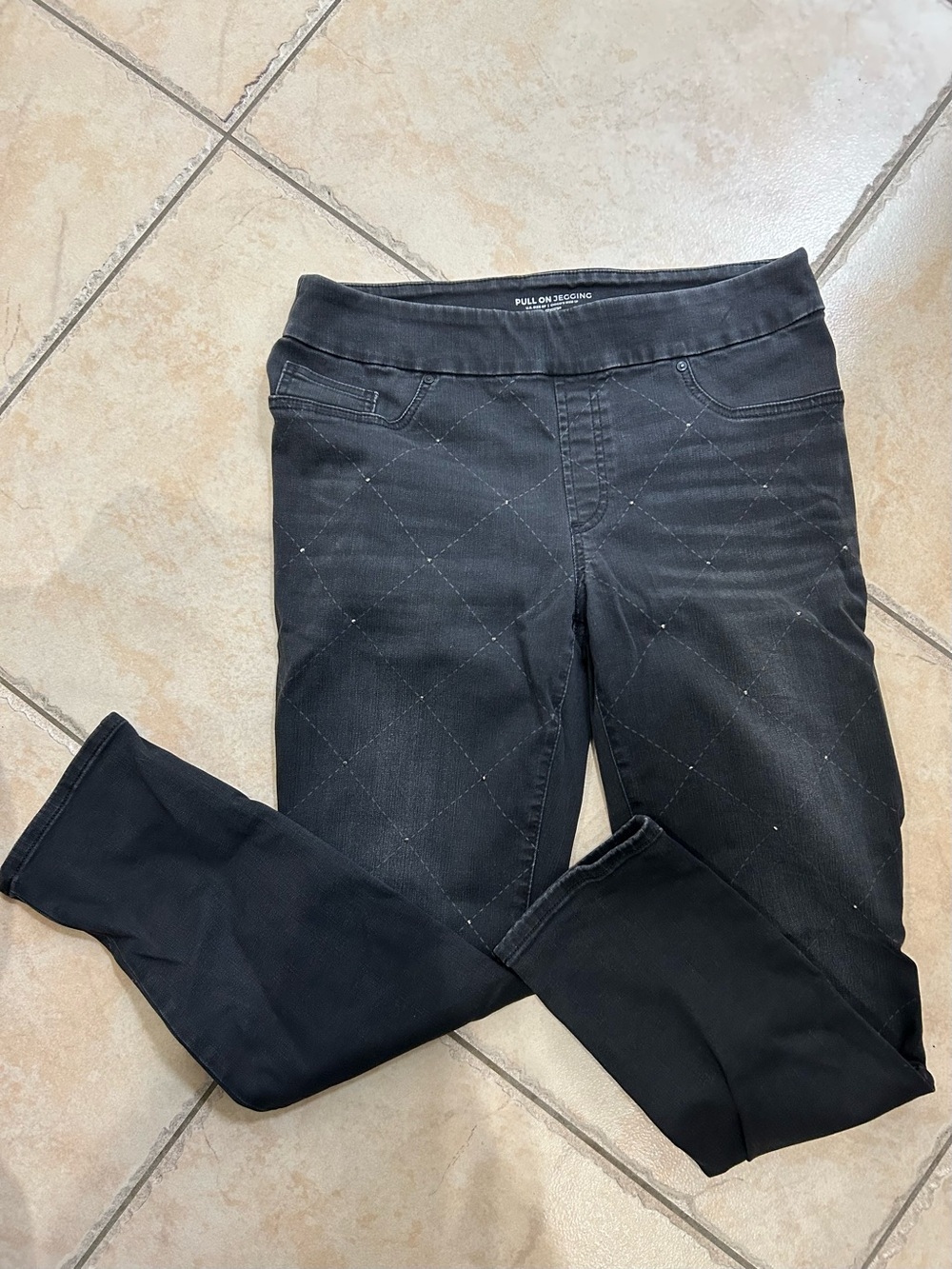Chicos size 1p = US 8 petite pull on jeggings grey black with rhinestones